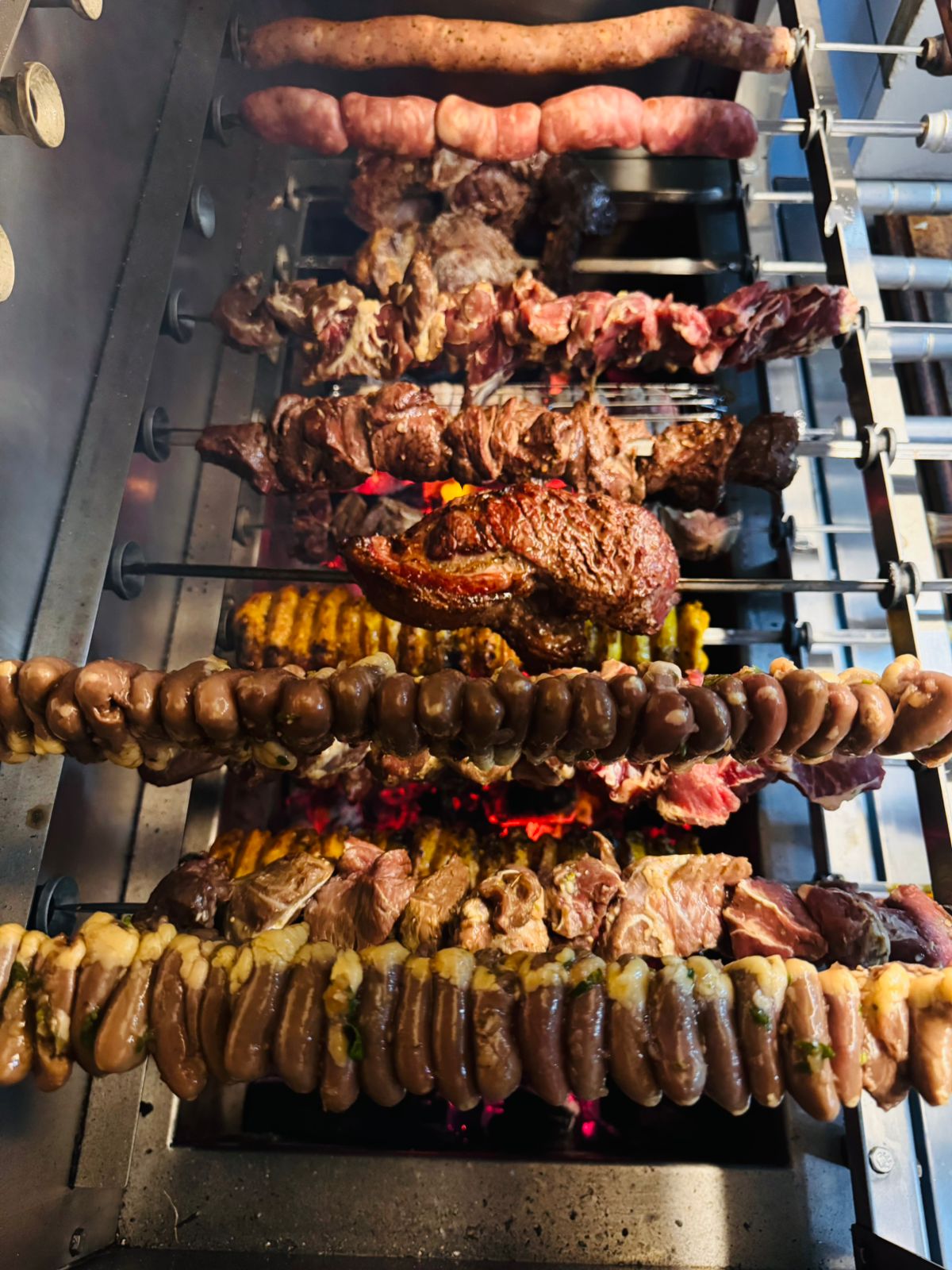 Churrasco completo na brasa - Restaurante Paraíso Alimentação Elias Fausto SP