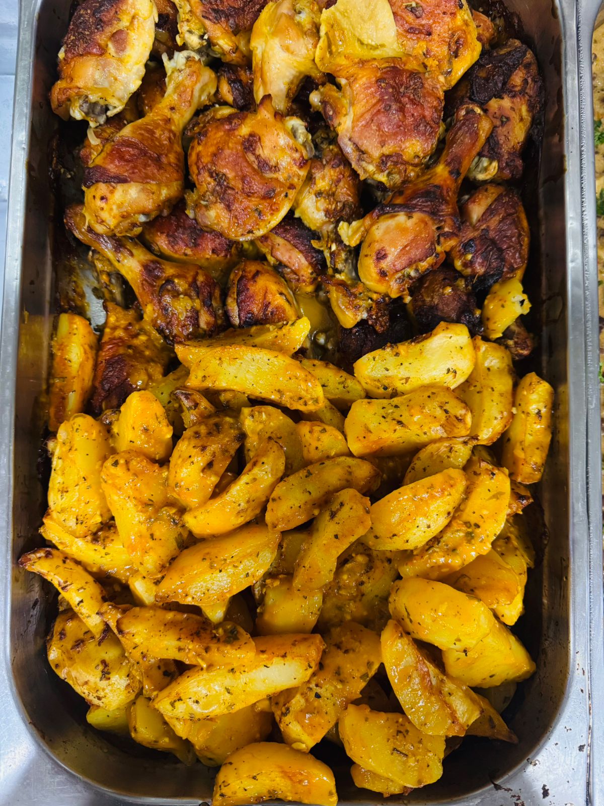 Frango assado com batatas - Self-service em Elias Fausto Capivari Monte Mor