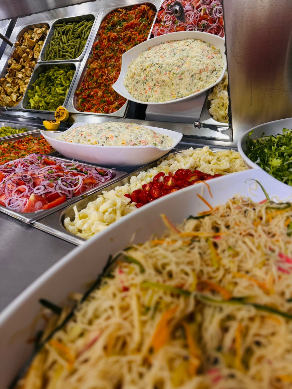 Buffet completo self-service - Paraíso Alimentação Elias Fausto Capivari